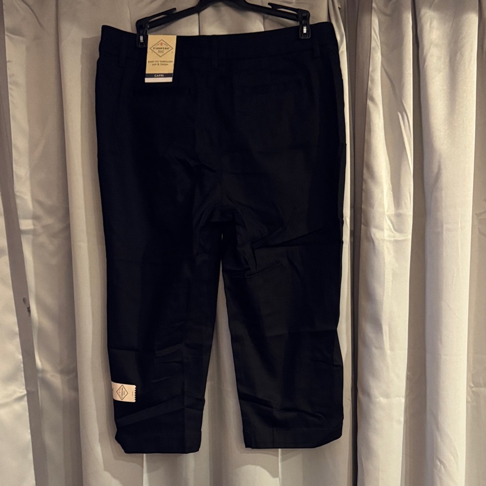 St. John's Bay Black Cropped Pants